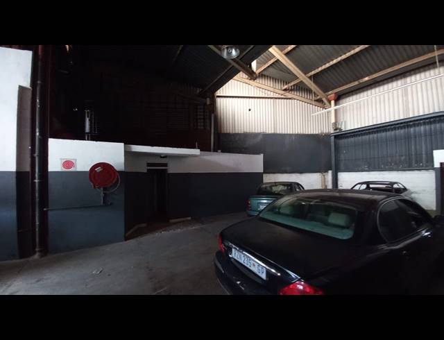 150M² WAREHOUSE TO LET IN CITY WEST